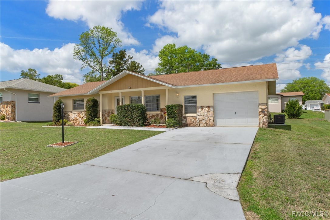 3288 N Maidencane Drive, Beverly Hills, Florida image 3