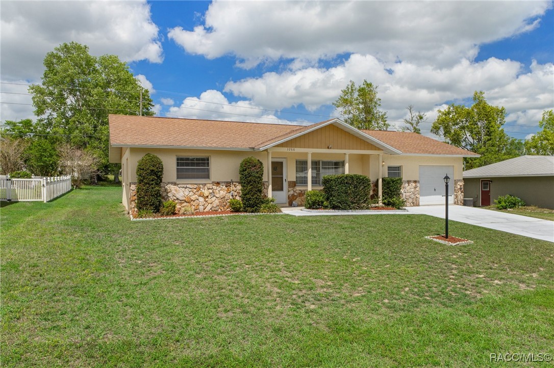 3288 N Maidencane Drive, Beverly Hills, Florida image 2