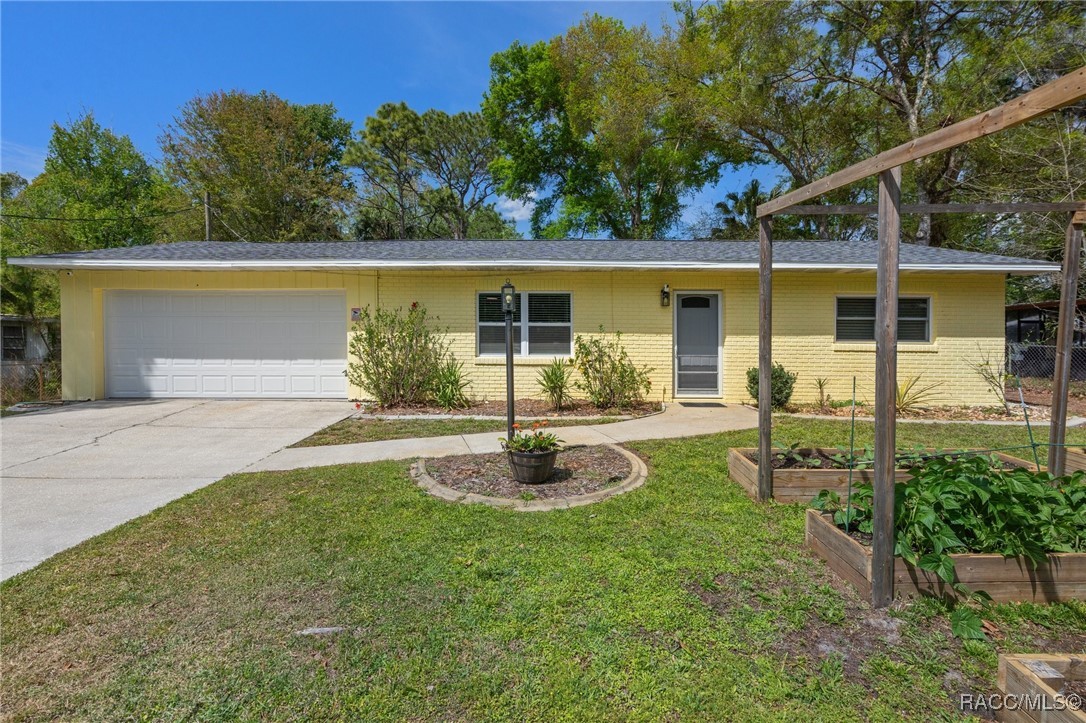 8467 W Doe Lane, Homosassa, New York image 1