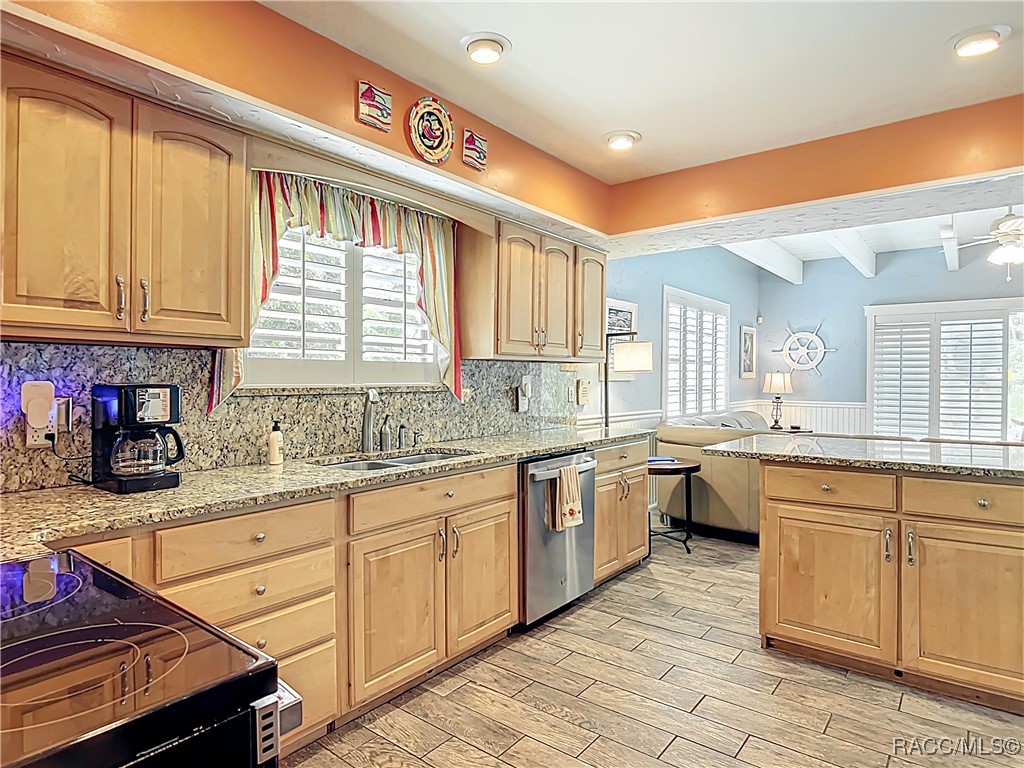 857 N Palm Springs Terrace, Crystal River, Florida image 13