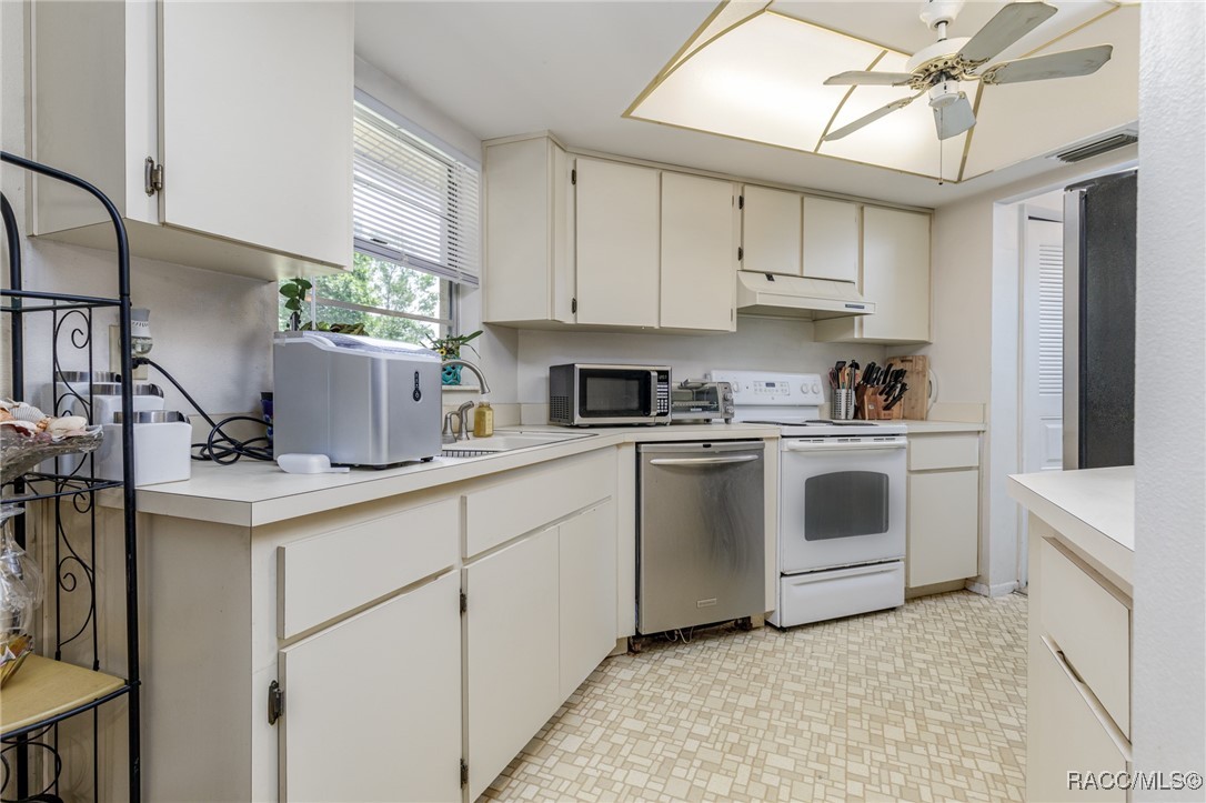 5078 Kenmore Street, Spring Hill, Florida image 10