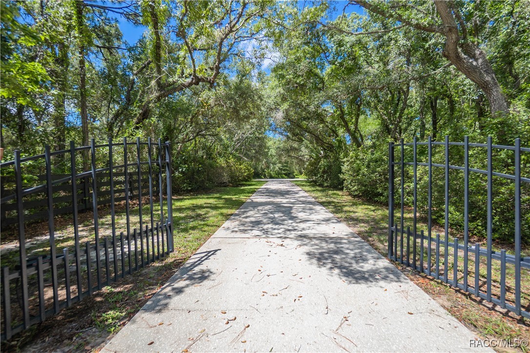 5550 W Yearling Drive