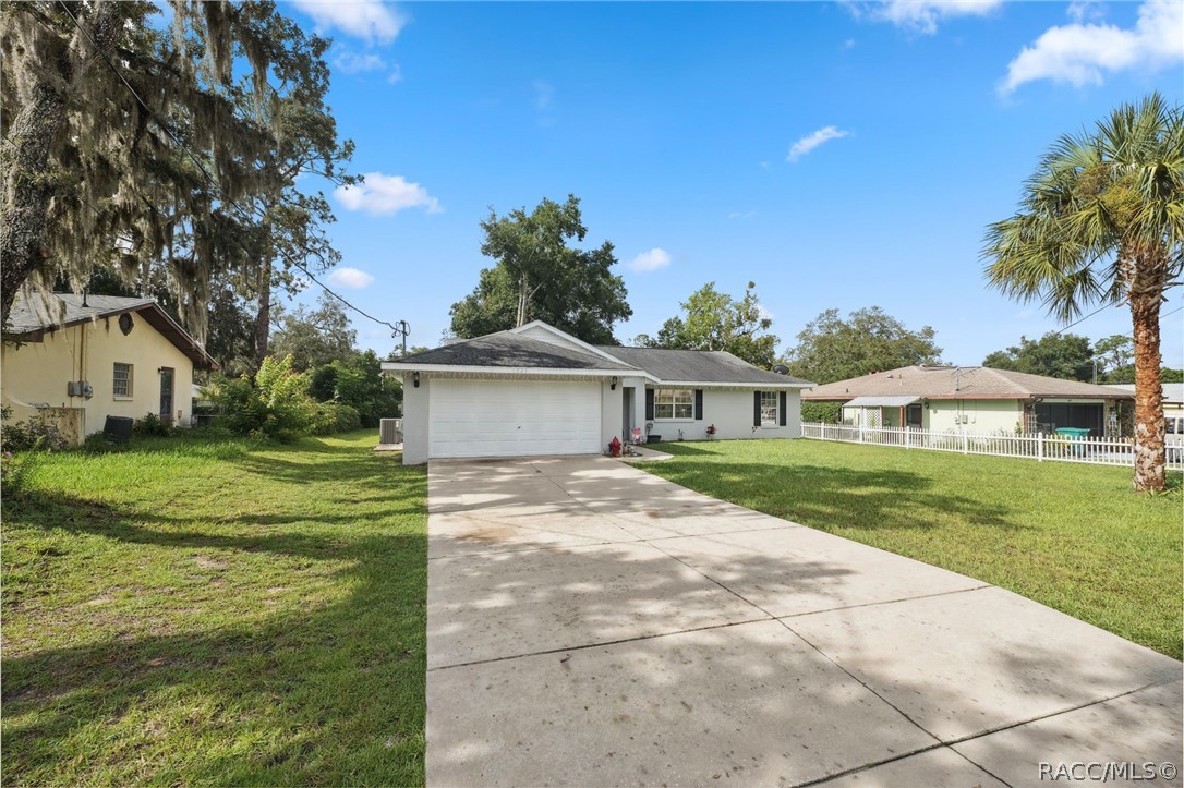 1221 Emerson Street, Inverness, Florida image 2