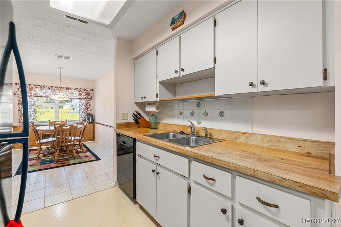906 W Colbert Court, Beverly Hills, New York image 6