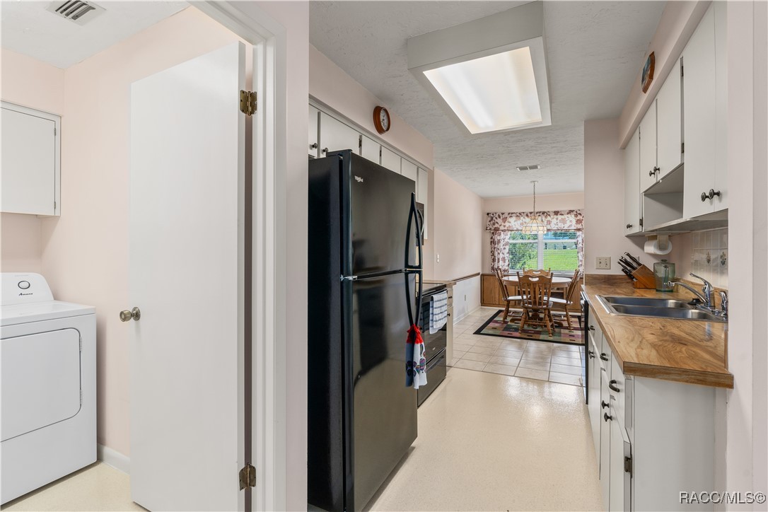 906 W Colbert Court, Beverly Hills, New York image 5