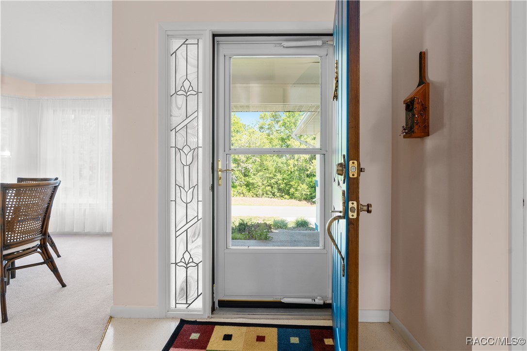 906 W Colbert Court, Beverly Hills, New York image 4
