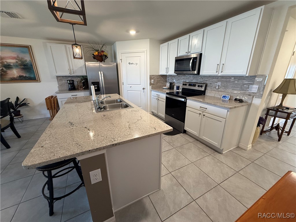 449 W Fairways View Drive, Beverly Hills, Florida image 3