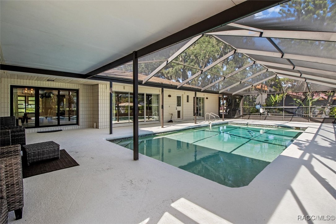 827 SW Kings Bay Drive