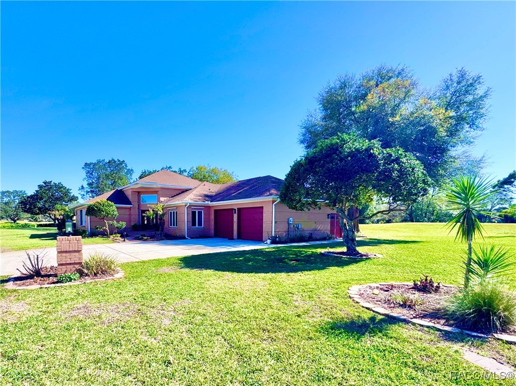10044 Twelve Oaks Court, Weeki Wachee, Florida image 1