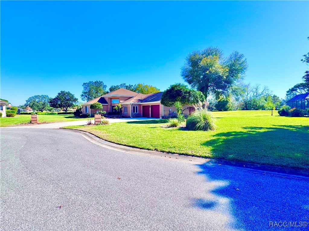 10044 Twelve Oaks Court, Weeki Wachee, Florida image 2