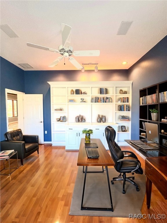 10044 Twelve Oaks Court, Weeki Wachee, Florida image 32
