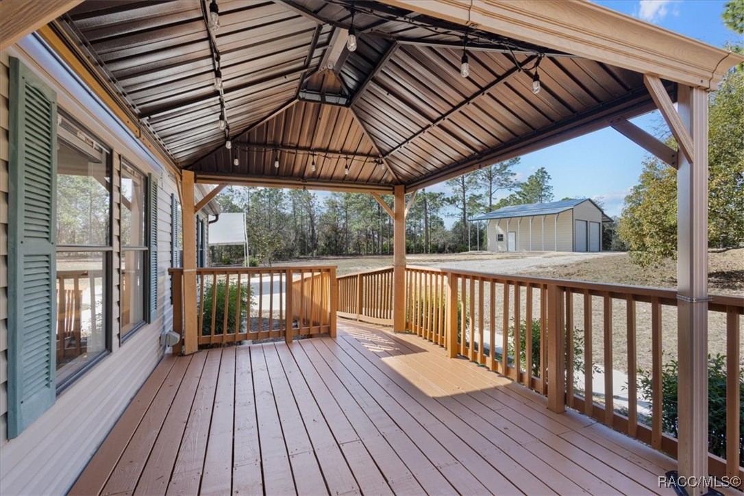 6401 N Oakfield Point