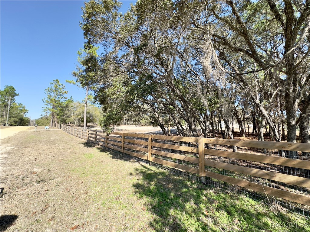 6401 N Oakfield Point