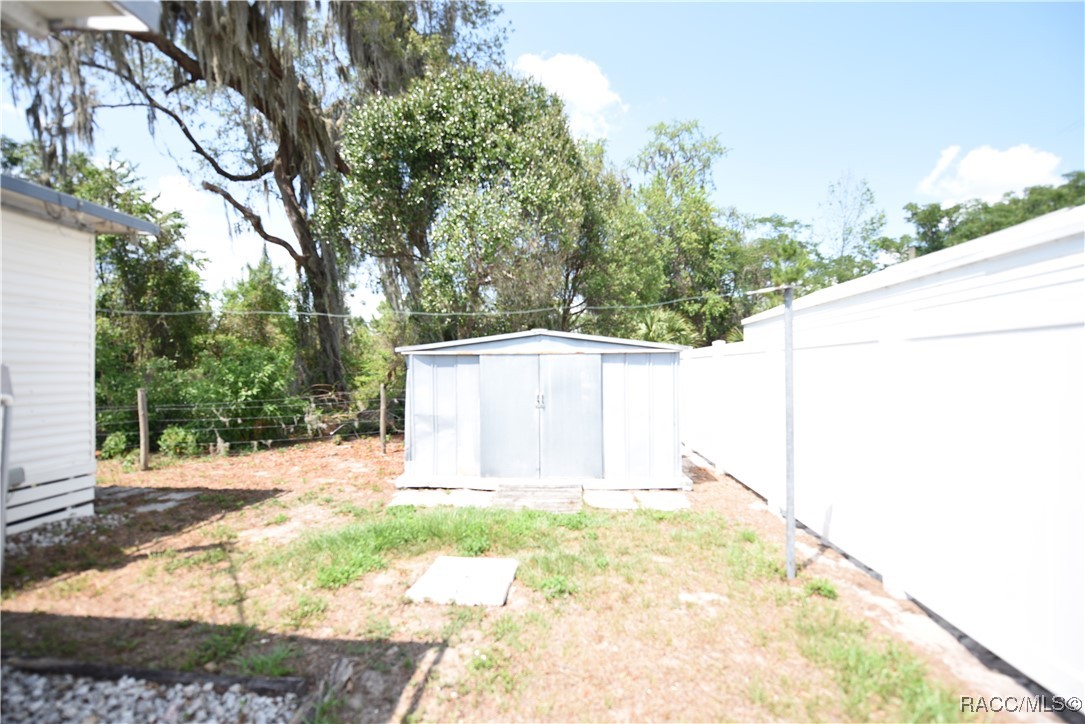 1178 Cr 461, Lake Panasoffkee, Florida image 17