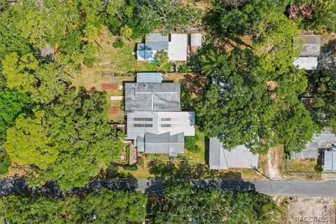 Homes For Sale - 6 62nd Street<br/> Yankeetown, FL 34498