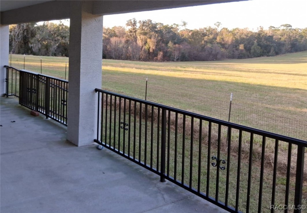 525 E Stage Coach Trail