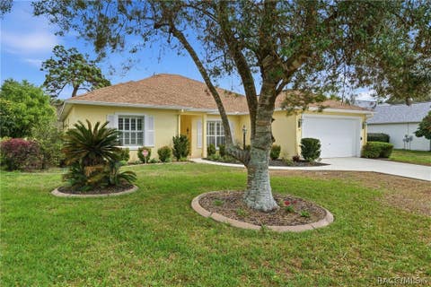Homes For Sale - 39 W Amalfi Court<br/> Beverly Hills, FL 34465