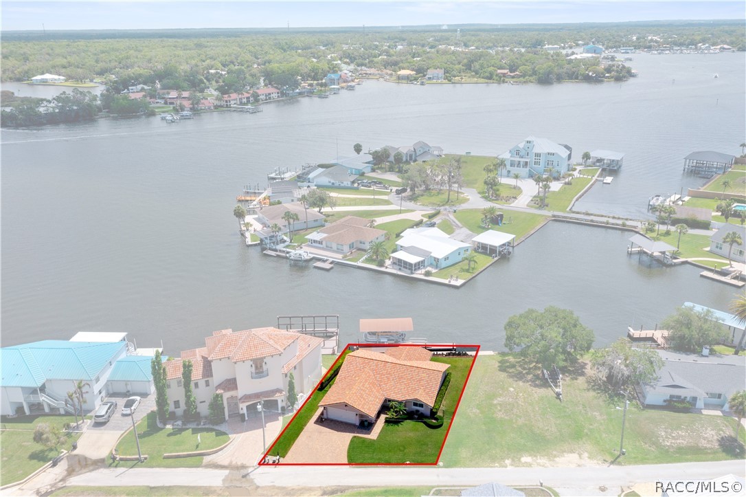 2221 N Kings Cove Point