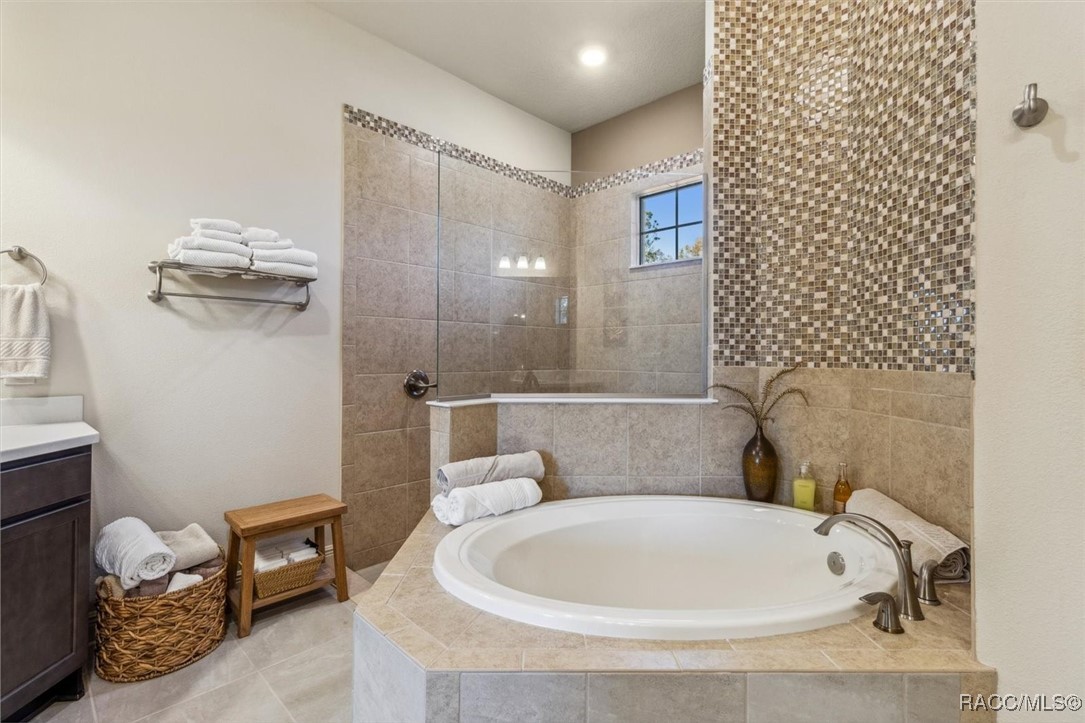 Hernando, Florida, 34442, United States, 3 Bedrooms Bedrooms, ,4 BathroomsBathrooms,Residential,Active,1973355