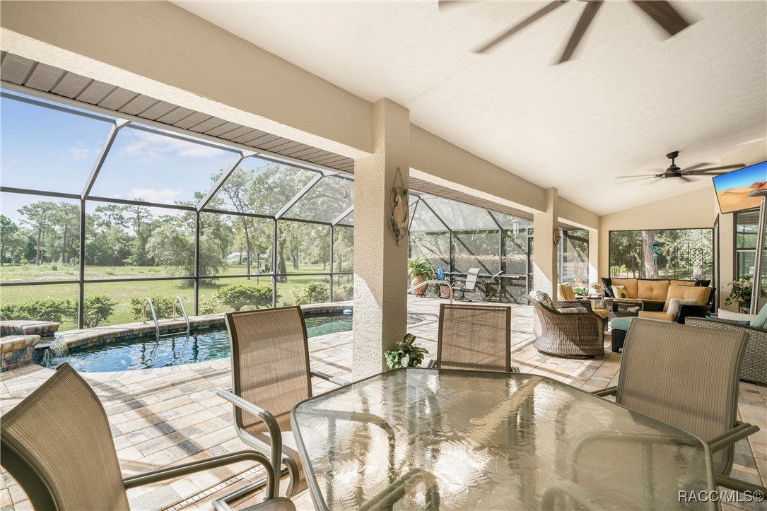 5771 N Carnation Drive, Beverly Hills, New York image 37