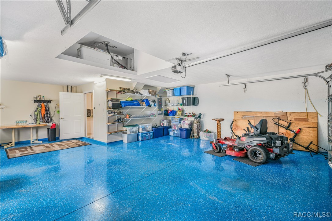 5771 N Carnation Drive, Beverly Hills, New York image 41