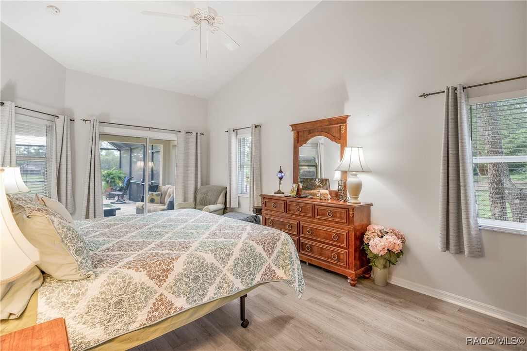 5771 N Carnation Drive, Beverly Hills, New York image 22