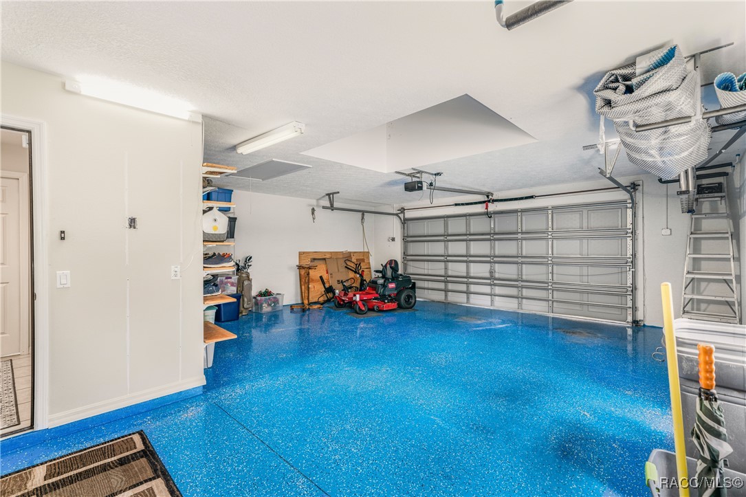 5771 N Carnation Drive, Beverly Hills, New York image 42