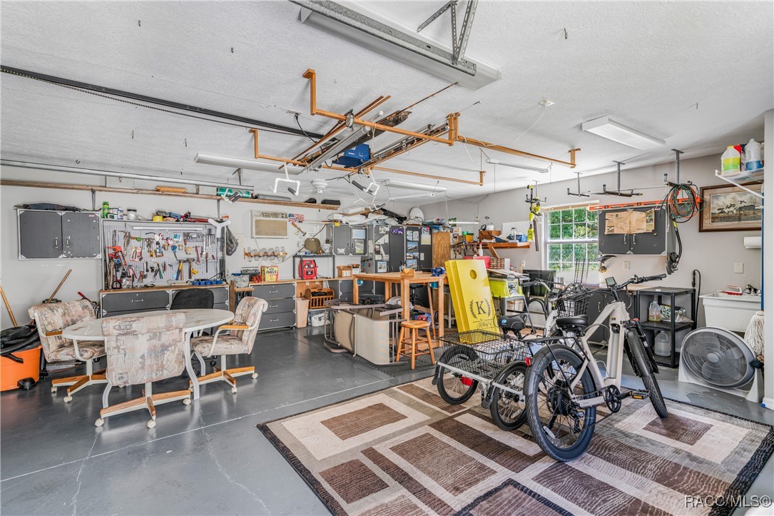 5771 N Carnation Drive, Beverly Hills, New York image 44