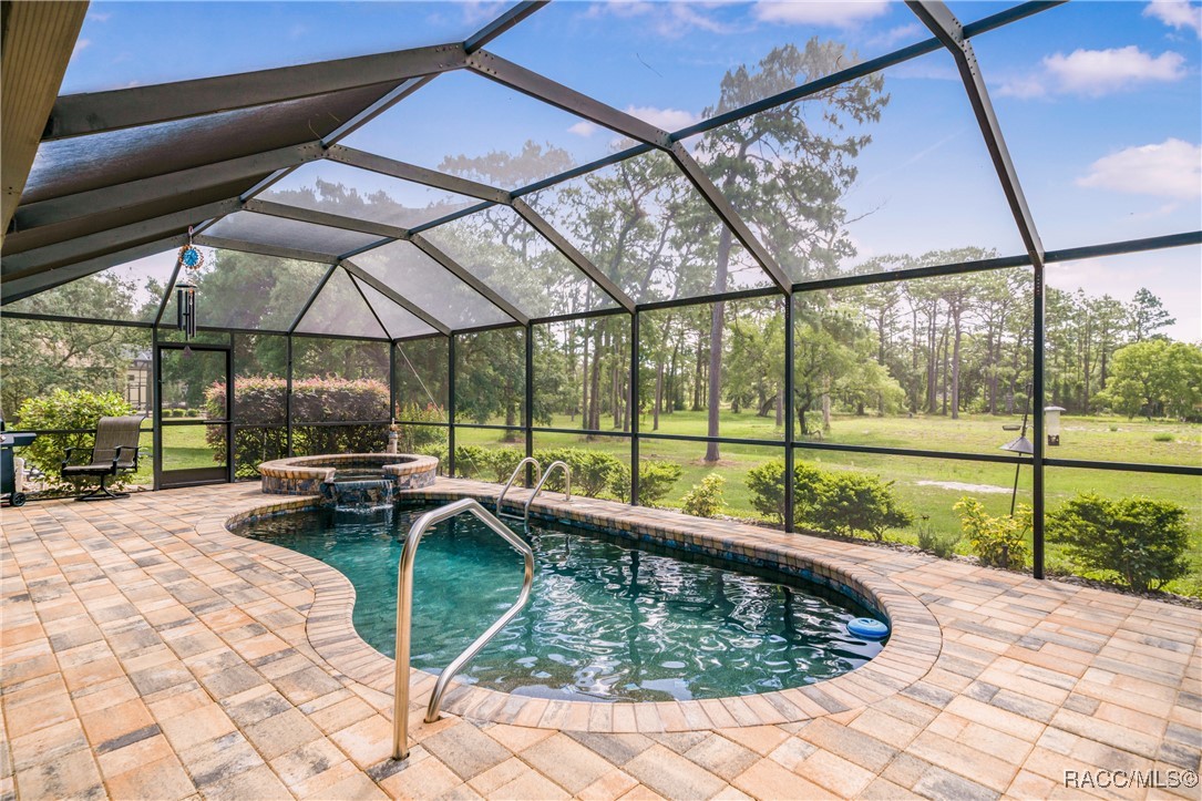 5771 N Carnation Drive, Beverly Hills, New York image 35