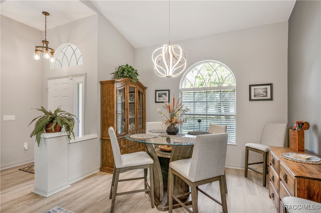 5771 N Carnation Drive, Beverly Hills, New York image 13