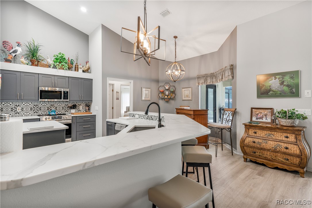 5771 N Carnation Drive, Beverly Hills, New York image 10