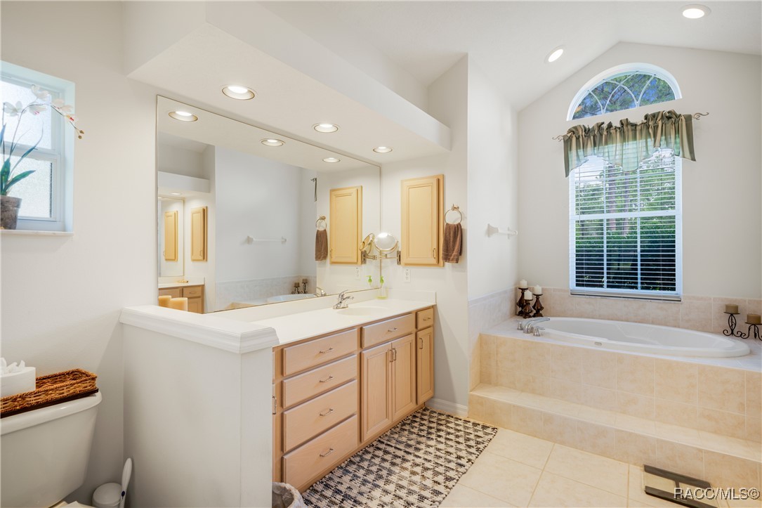 5771 N Carnation Drive, Beverly Hills, New York image 25