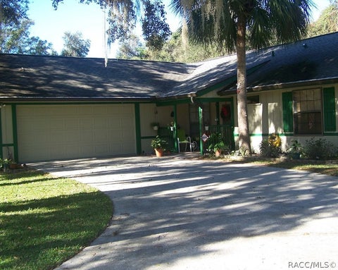 Homes For Sale - 11237 W Cedar Lake Drive<br/> Citrus County, Crystal River, FL 34428