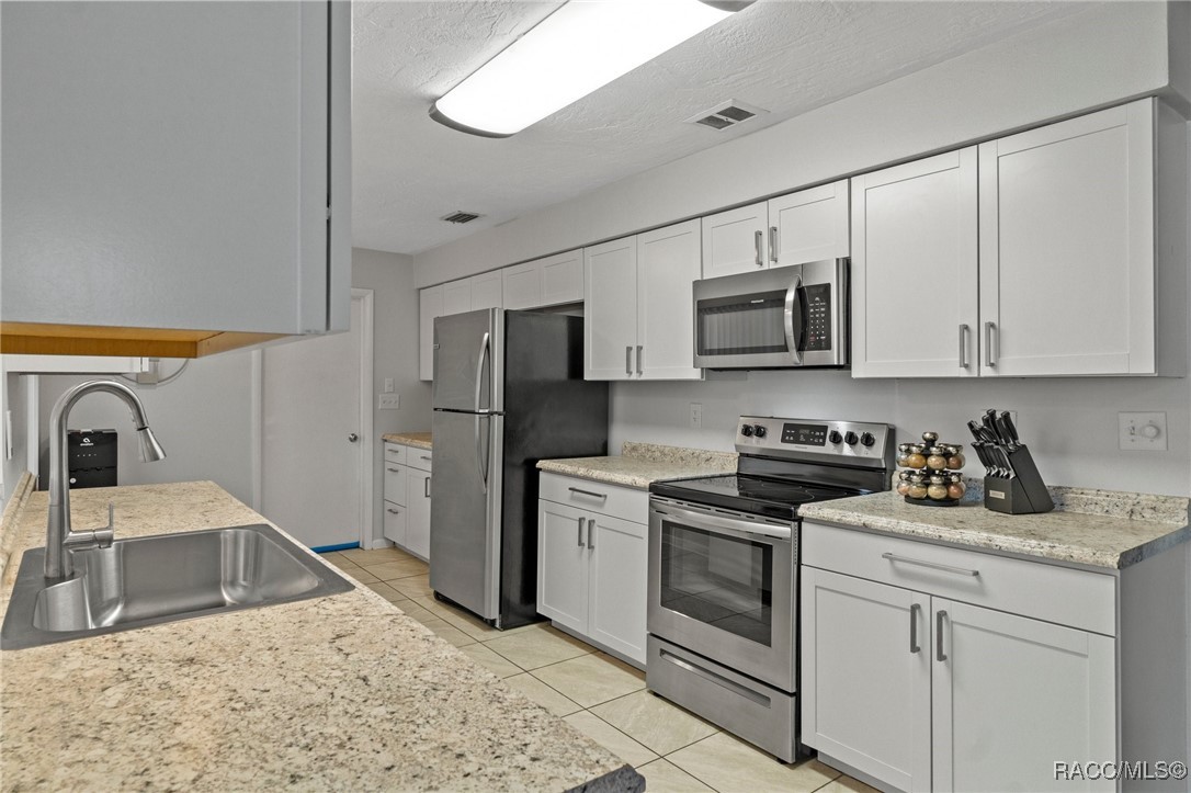 3 Clifford Drive, Beverly Hills, New York image 7