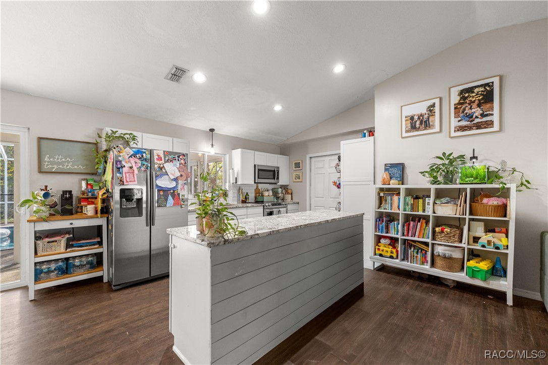 2020 E Newhaven Street