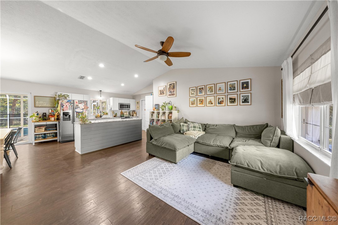 2020 E Newhaven Street