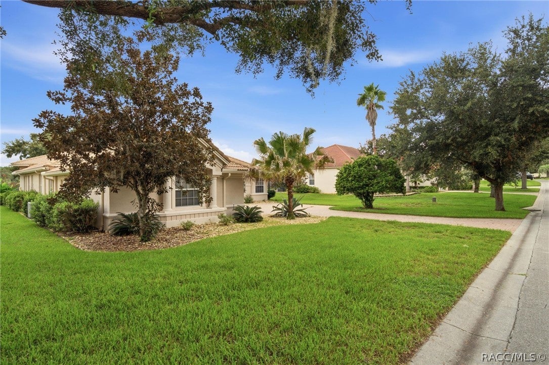 1041 W Beagle Run Loop