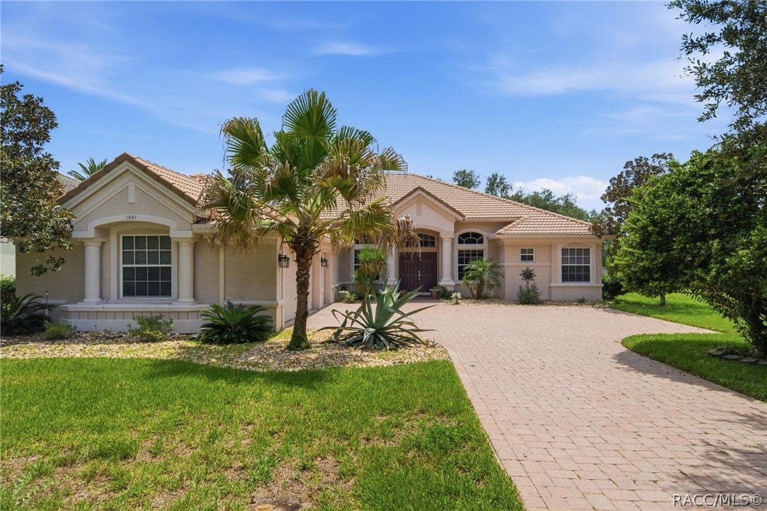 1041 W Beagle Run Loop
