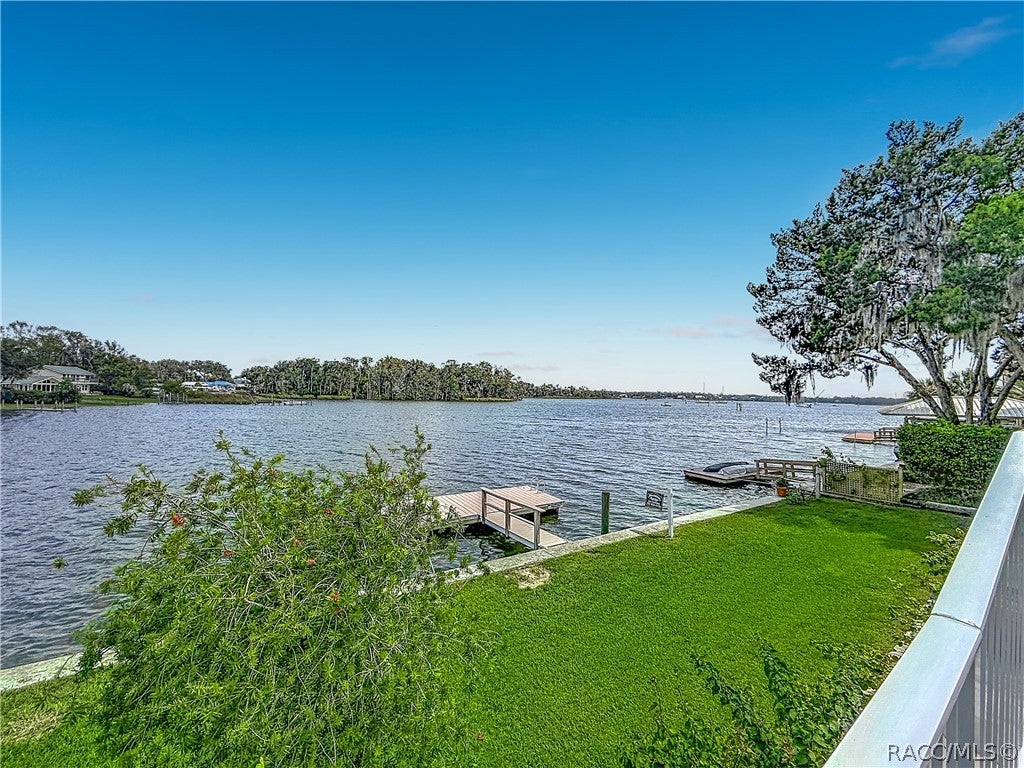 838 SW Kings Bay Drive