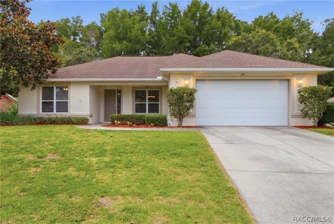 Homes For Sale - 23 Pine Street<br/> Homosassa, FL 34446