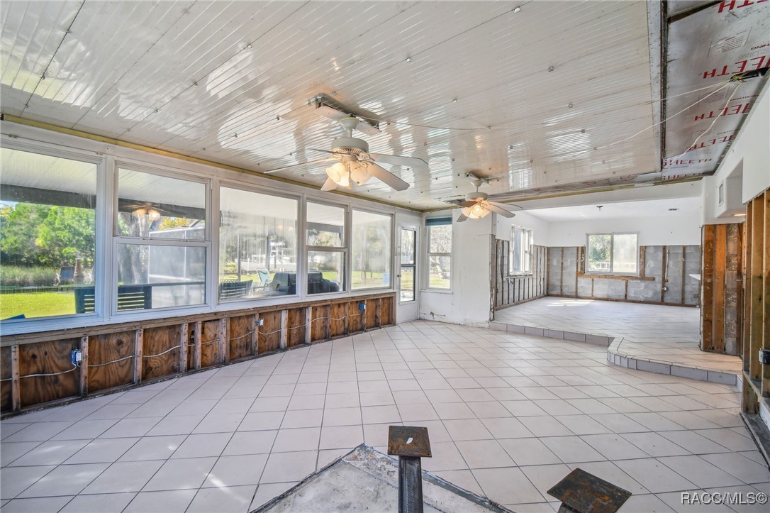 2176 N Watersedge Drive, Crystal River, Florida image 10