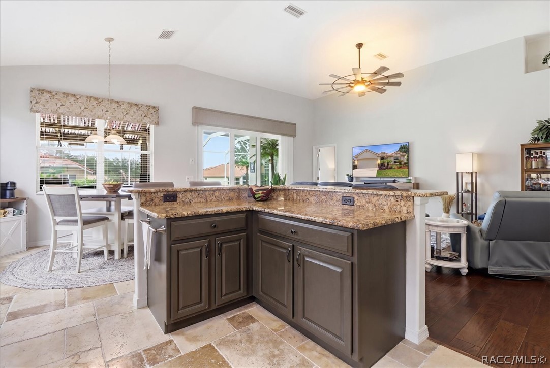 1096 W Diamond Shore Loop