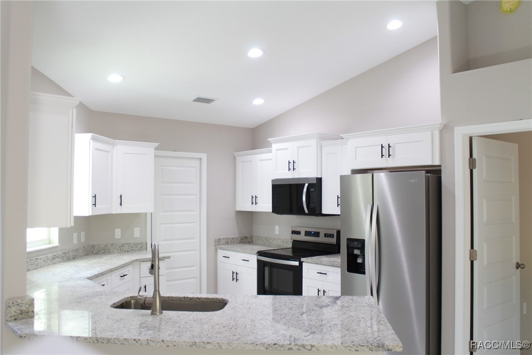 1876 W Hialeah Drive, Citrus Springs, New York image 2