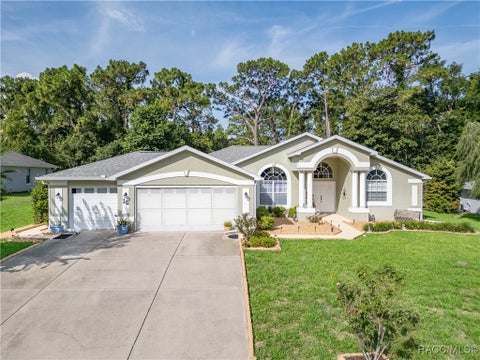 Homes For Sale - 16 Plum Court<br/> Homosassa, FL 34446