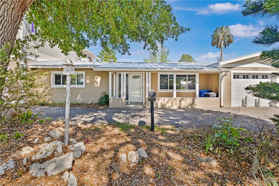 1203 SE Kings Bay Drive