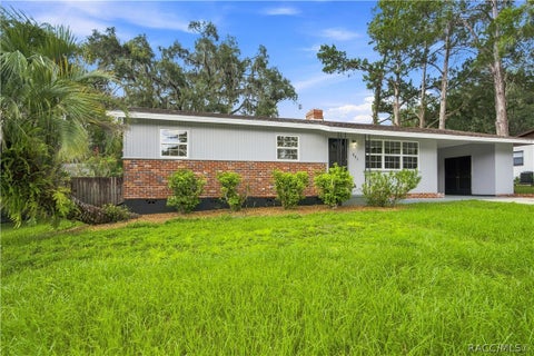 Homes For Sale - 221 Alpine Circle<br/> Hernando County, Brooksville, FL 34601