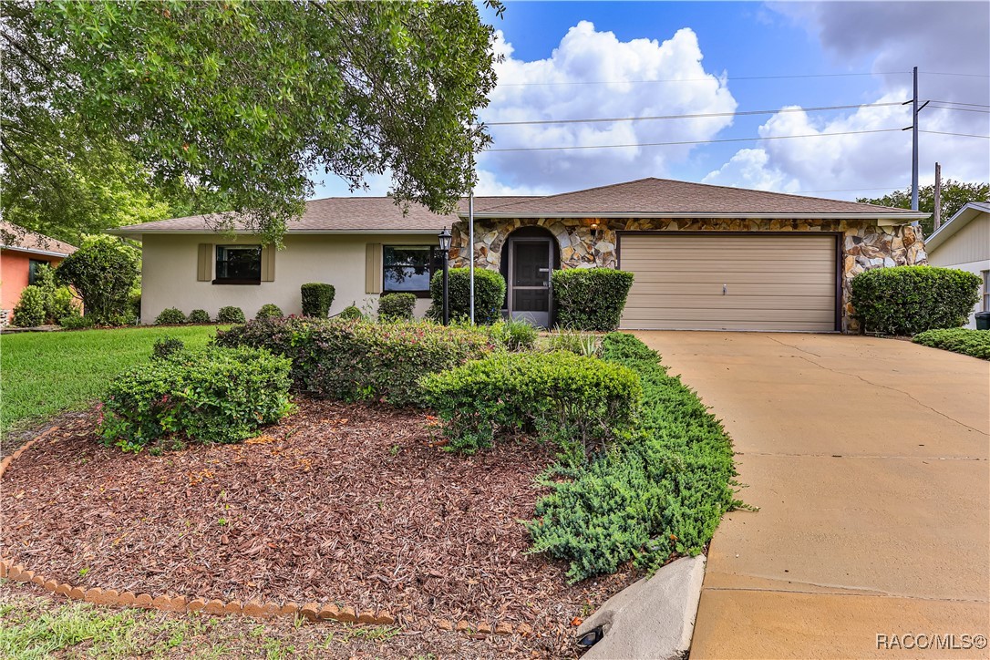 135 W Sugarberry Lane, Beverly Hills, New York image 1