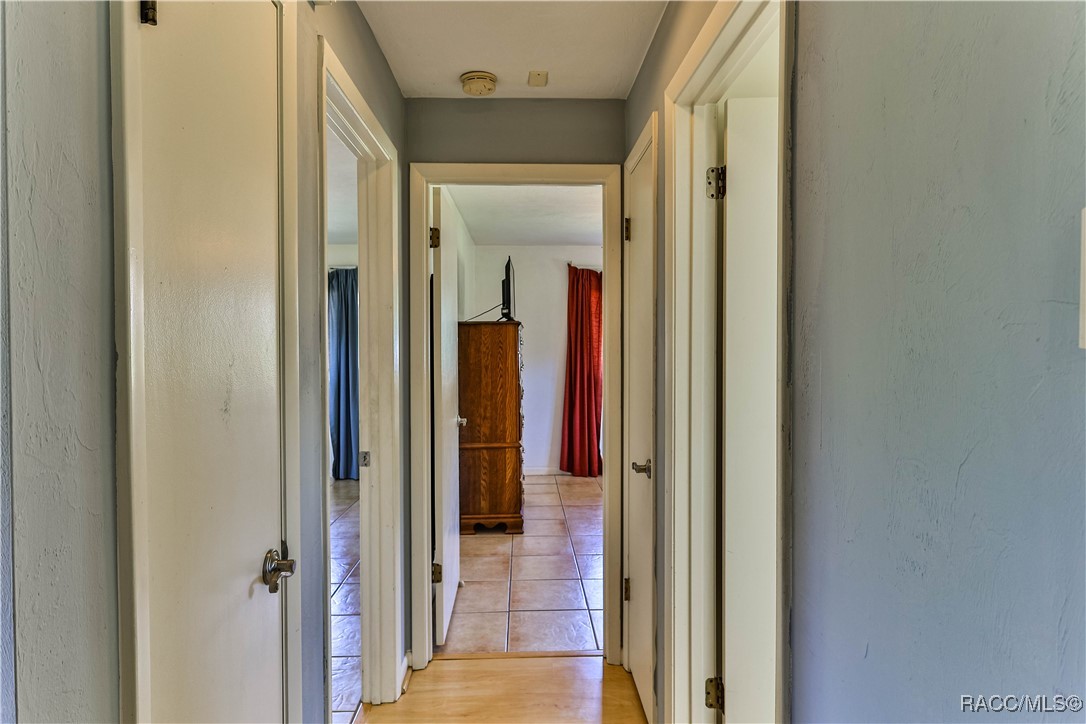 135 W Sugarberry Lane, Beverly Hills, New York image 20