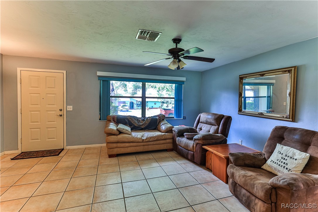 135 W Sugarberry Lane, Beverly Hills, New York image 15