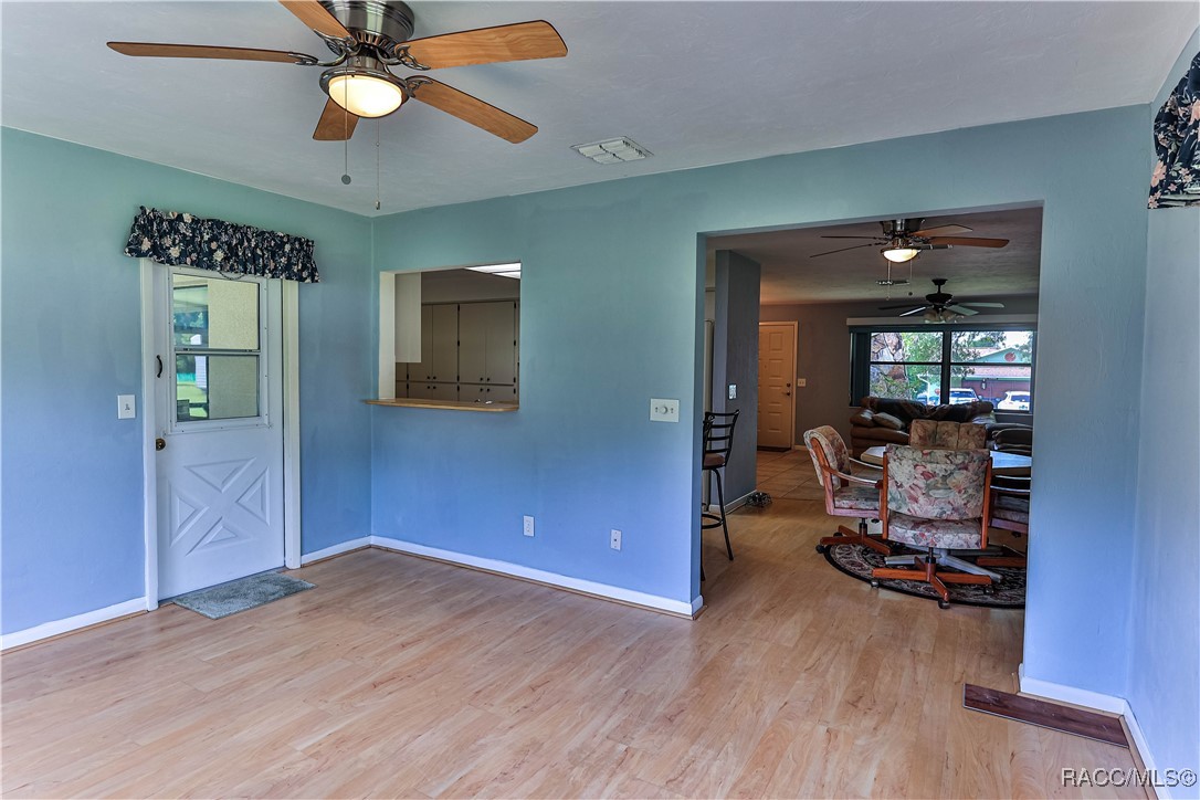 135 W Sugarberry Lane, Beverly Hills, New York image 16